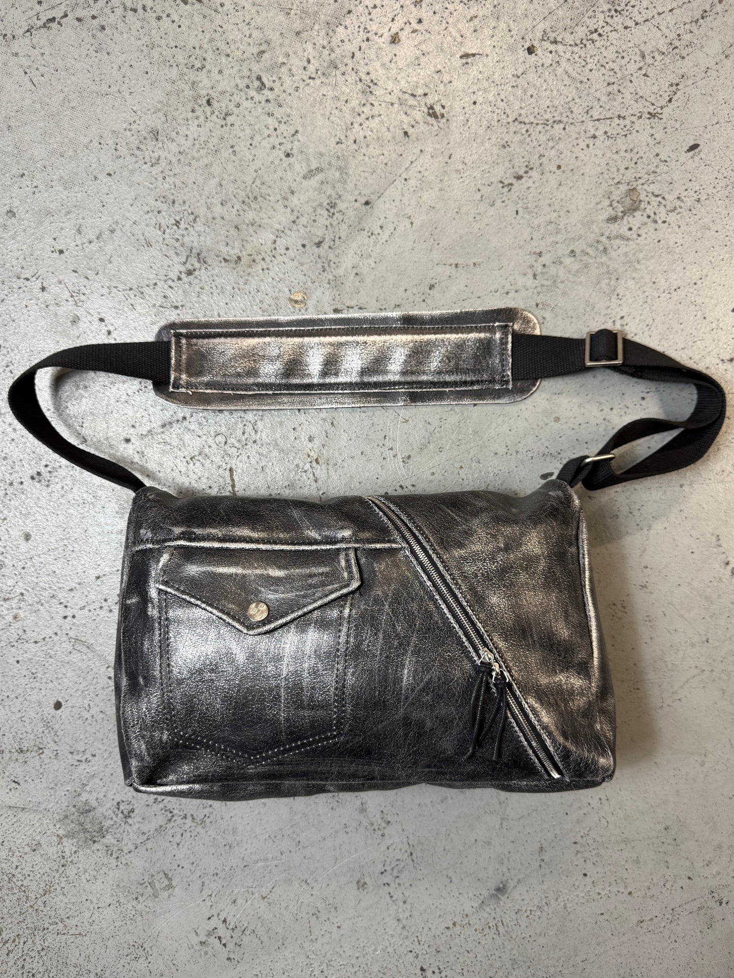 Diagonal zipper bag m v2