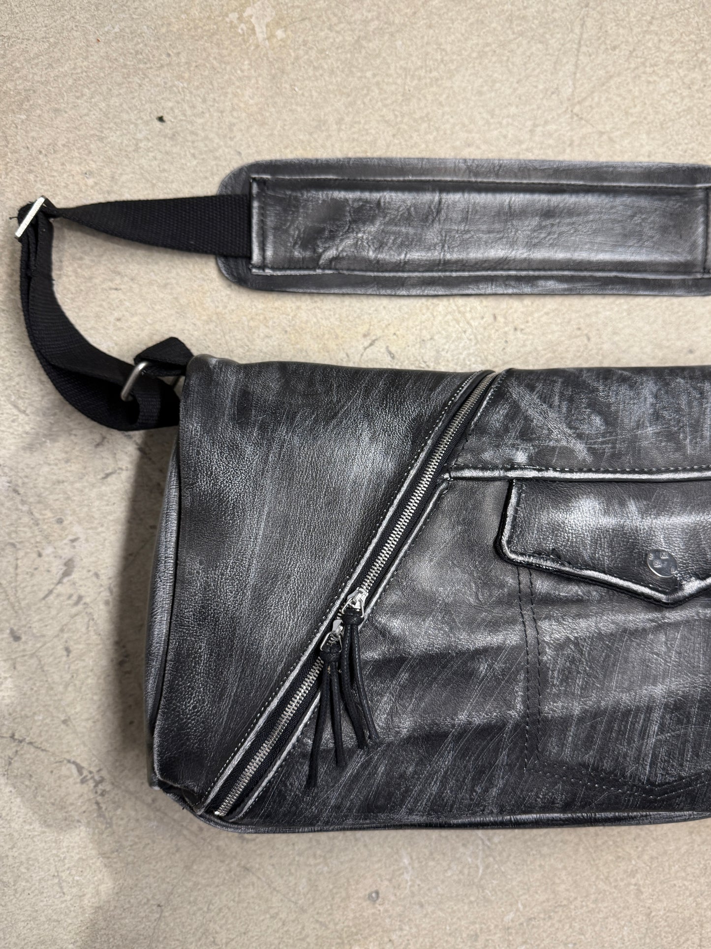 Diagonal zipper bag m v2