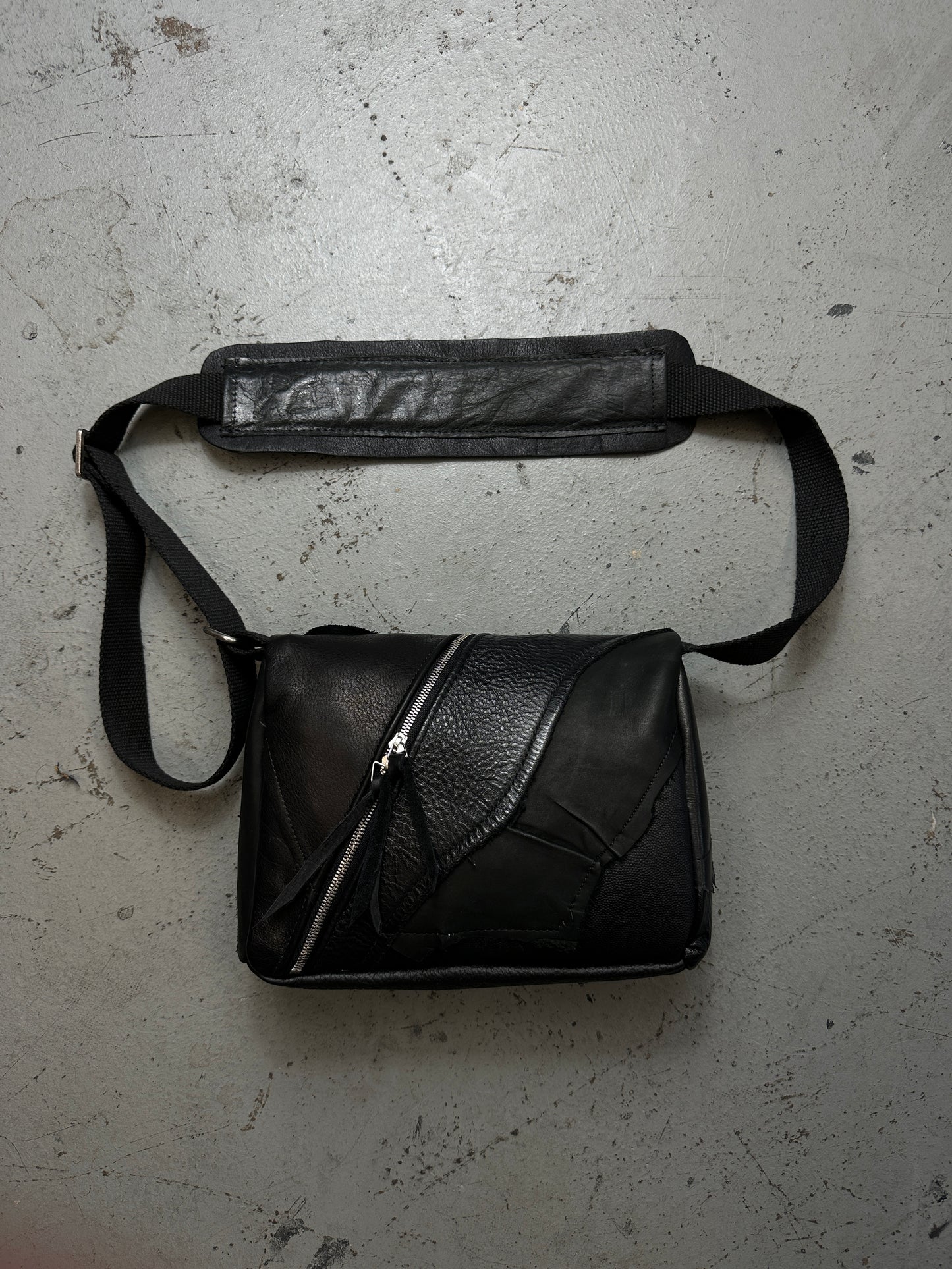 DIAGONAL ZIPPER BAG s v1