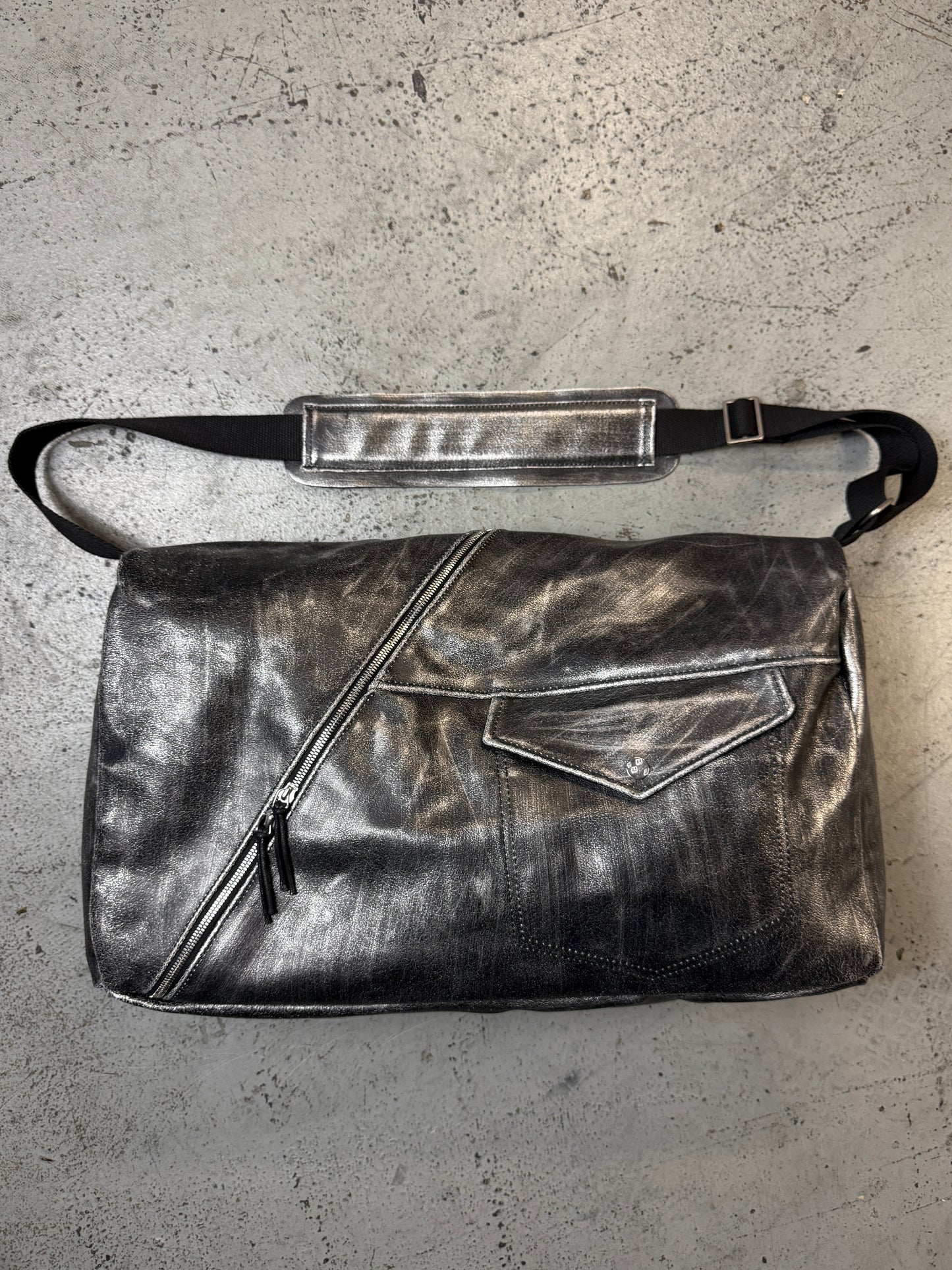 Diagonal zipper bag L v2