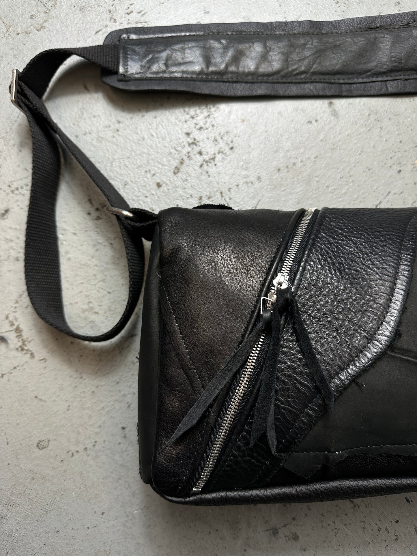 DIAGONAL ZIPPER BAG s v1